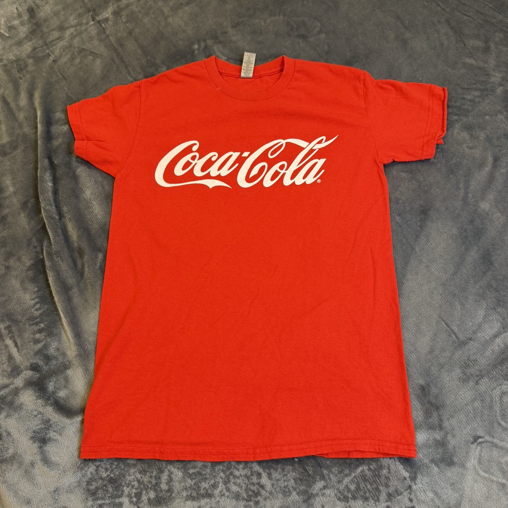 Coca-Cola Red Graphic T-Shirt Men Sz S Gildan Heavy Cotton Casual Logo Retro